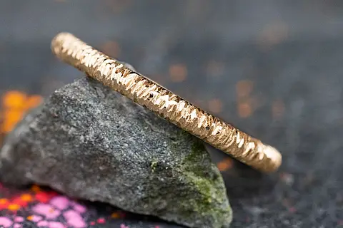 Rustikaler Verlobungsring aus Gold